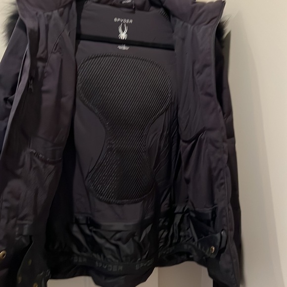 Ladies Spyder ski jacket with real fur hood. Luxury jacket in perfect condition! - Picture 6 of 6